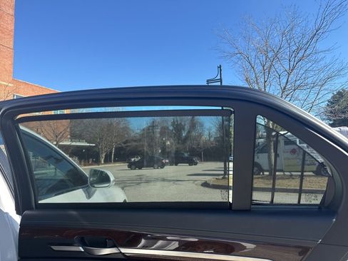 Used 2018 Genesis G90 3.3T Premium image 34