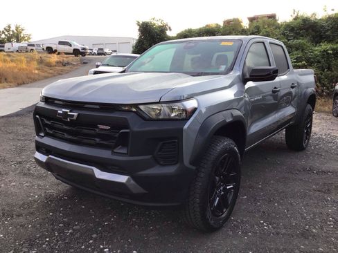 Used 2024 Chevrolet Colorado Trail Boss w/ Advanced Trailering Package AWD/4WD image 2