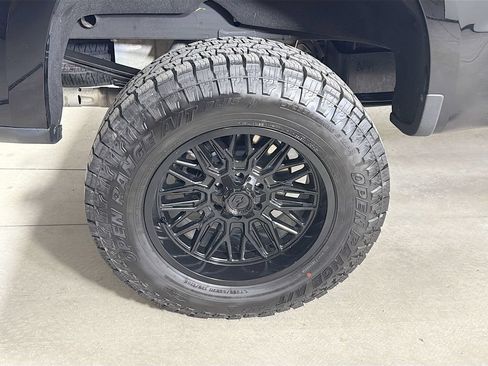 Used 2025 Chevrolet Silverado 1500 LT Trail Boss w/ Convenience Package II AWD/4WD image 28