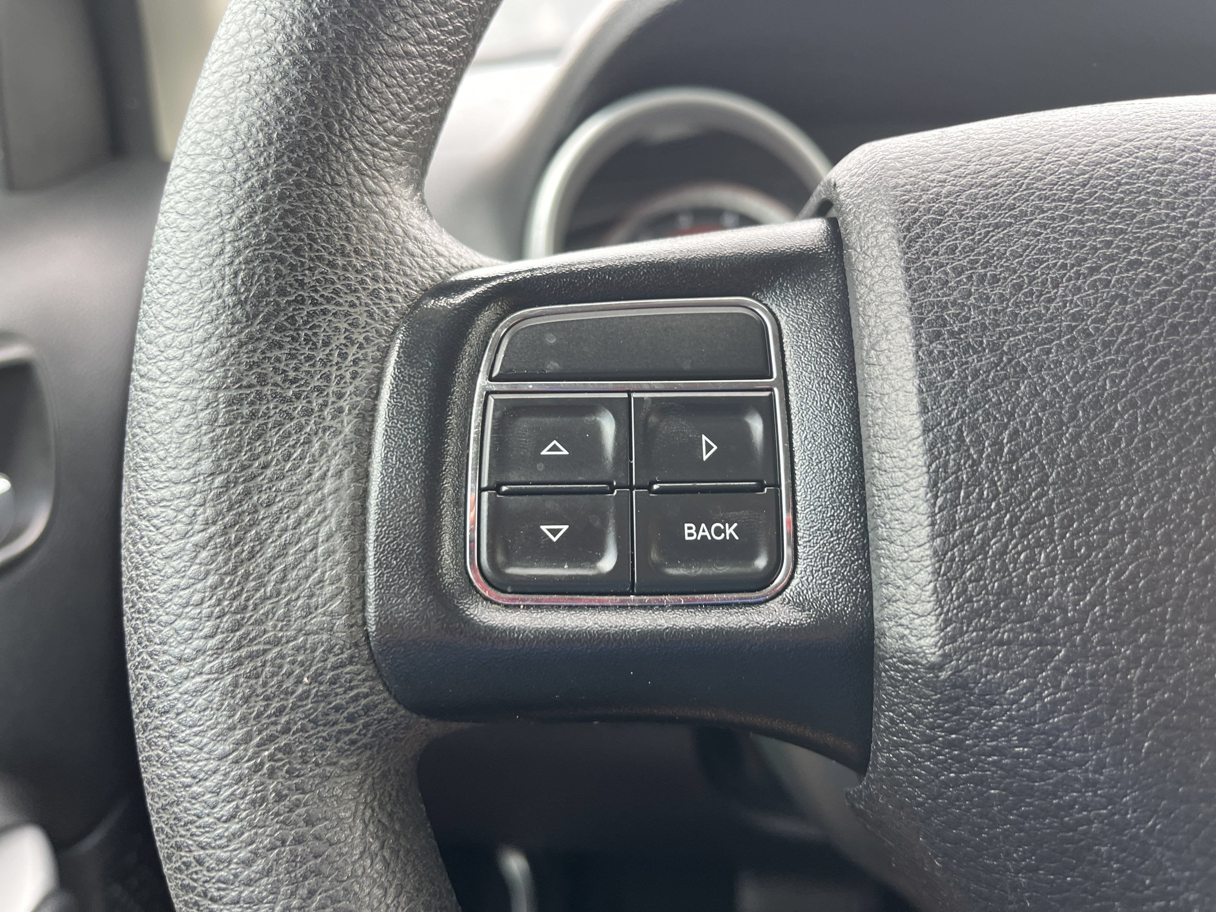 Used 2018 Dodge Journey SE w/ Blacktop Package FWD image 17