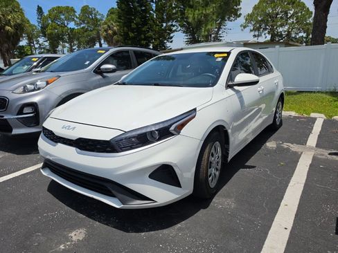 Certified 2023 Kia Forte LX FWD image 5