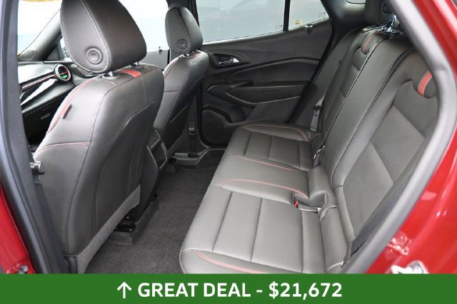 Used 2024 Chevrolet Trax RS w/ Sunroof Package FWD image 18
