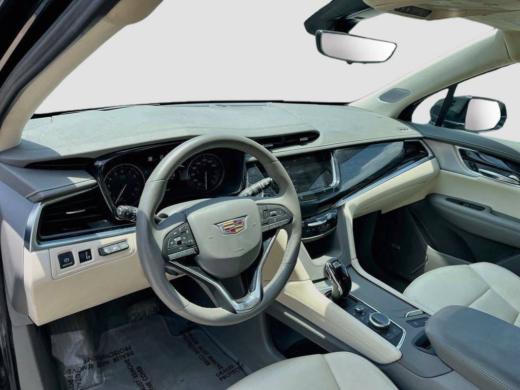 Used 2025 Cadillac XT6 Premium Luxury w/ Technology Package FWD image 9