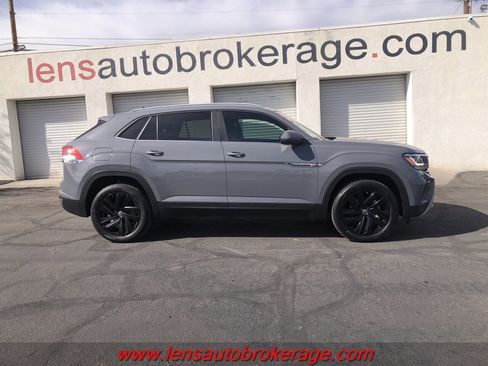 Used 2021 Volkswagen Atlas Cross Sport SE image 1