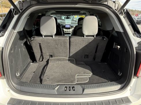Used 2023 Ford Explorer XLT w/ Equipment Group 202A image 13