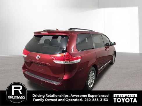 Used 2011 Toyota Sienna XLE w/ Premium Pkg image 6