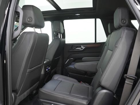 Used 2025 GMC Yukon Denali AWD/4WD image 17