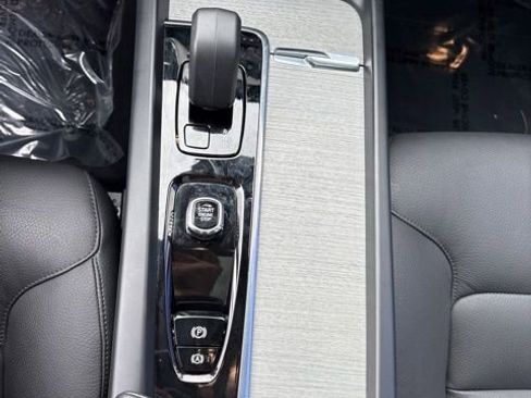 Used 2025 Volvo XC60 B5 Plus w/ Climate Package image 26