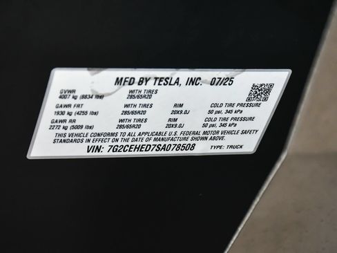 Used 2025 Tesla Cybertruck AWD Crew Cab image 23