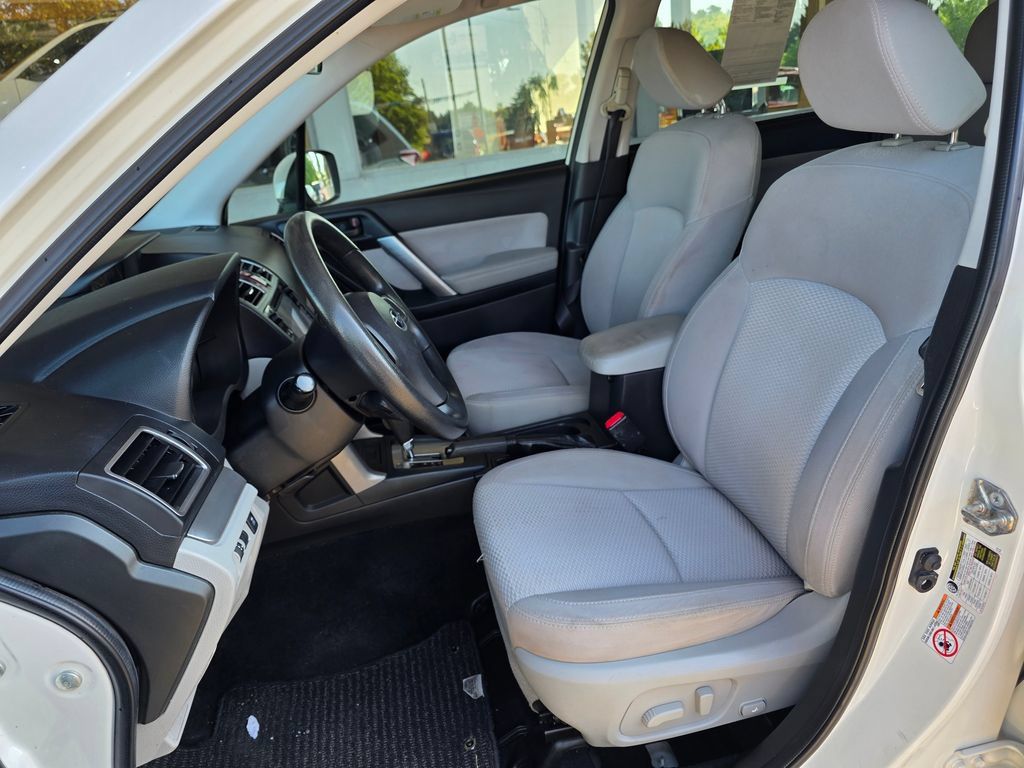 Used 2016 Subaru Forester 2.5i Premium AWD/4WD image 4