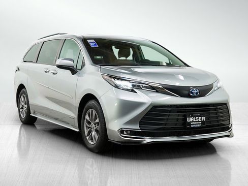 Used 2021 Toyota Sienna XLE AWD/4WD image 7