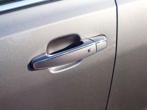 Used 2022 GMC Acadia Denali w/ Denali Ultimate Package image 9