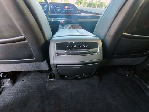 Used 2022 Cadillac Escalade ESV Luxury RWD image 31