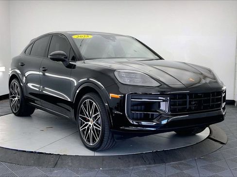 Used 2025 Porsche Cayenne S AWD/4WD image 1