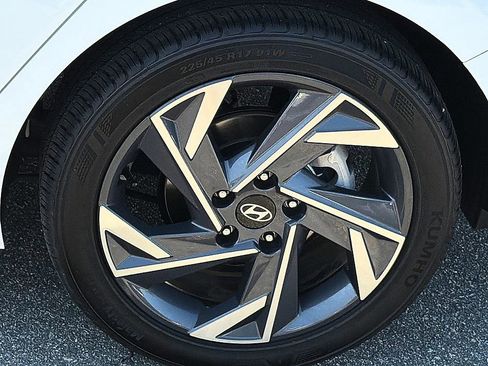 Certified 2025 Hyundai Elantra Sport FWD image 7