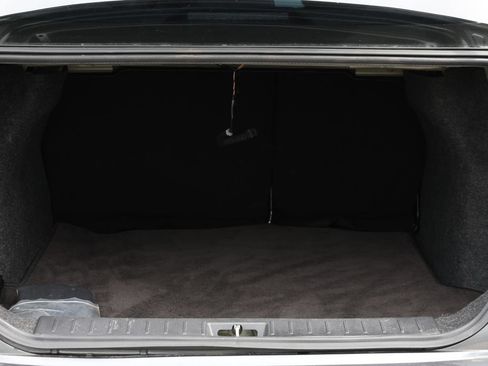 Used 2023 Nissan Versa SV FWD image 8