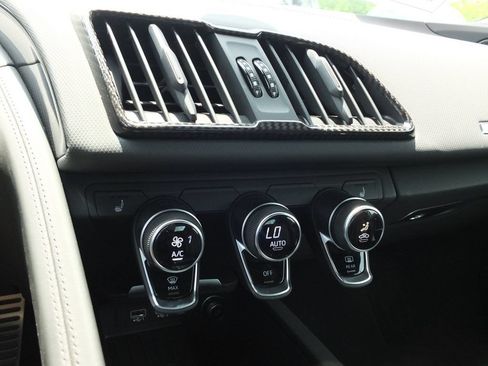 Used 2021 Audi R8 V10 w/ Premium Package RWD image 45