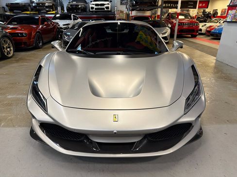 Used 2021 Ferrari F8 Tributo image 2