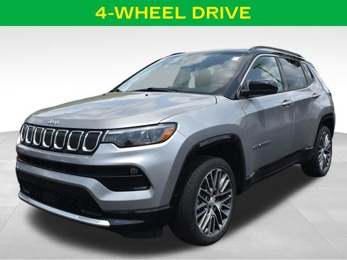 Used 2022 Jeep Compass Limited w/ Elite Group AWD/4WD image 4