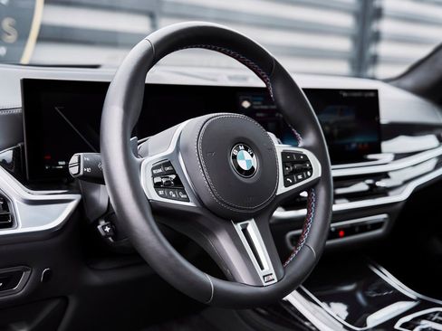 Used 2026 BMW X7 M60i AWD/4WD image 40