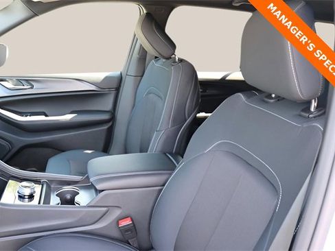 New 2025 Jeep Grand Cherokee Laredo w/ Trailer Tow Package image 11