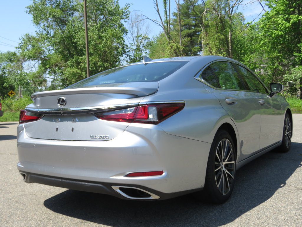 Used 2024 Lexus ES 350 w/ Premium Package FWD image 5