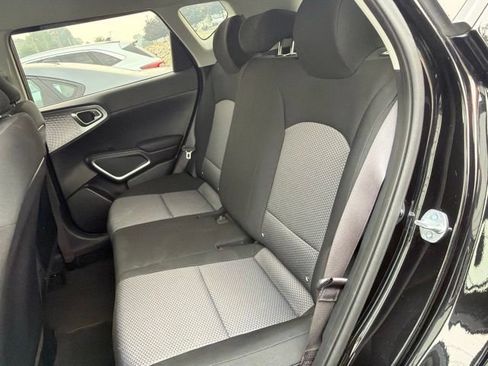 Used 2023 Kia Soul LX w/ LX Technology Package FWD image 9