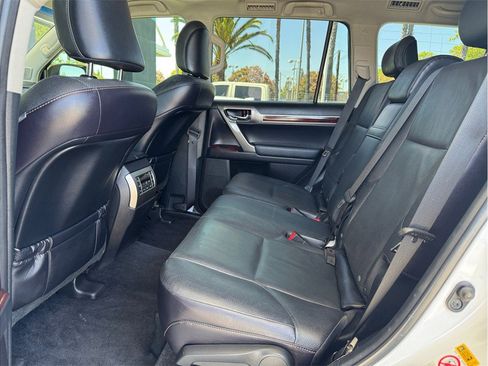 Used 2015 Lexus GX 460 w/ Premium Package AWD/4WD image 28