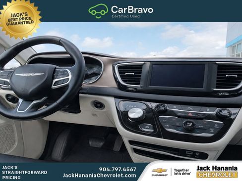 Used 2019 Chrysler Pacifica Touring-L FWD image 13