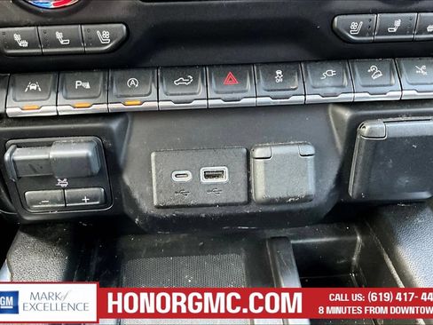 Used 2021 GMC Sierra 1500 Denali w/ Denali Ultimate Package AWD/4WD image 17