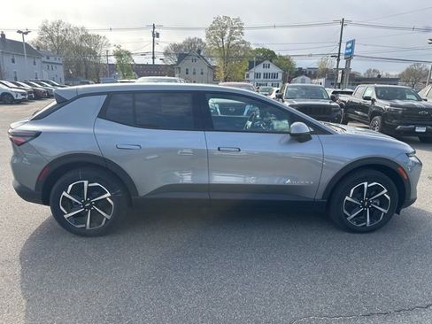 New 2026 Chevrolet Equinox EV LT w/ Comfort Package FWD image 6