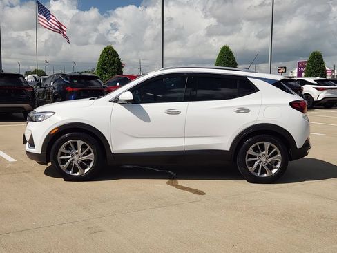 Used 2022 Buick Encore GX Essence w/ Advanced Technology Package FWD image 4