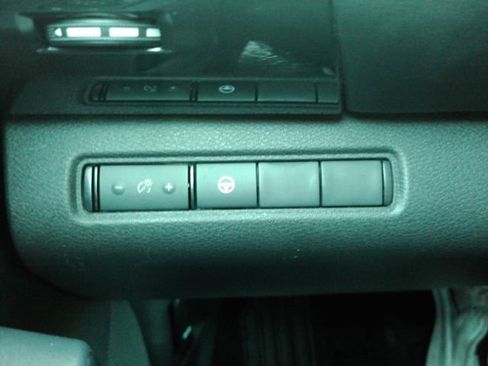 Used 2024 Nissan Pathfinder SV image 34