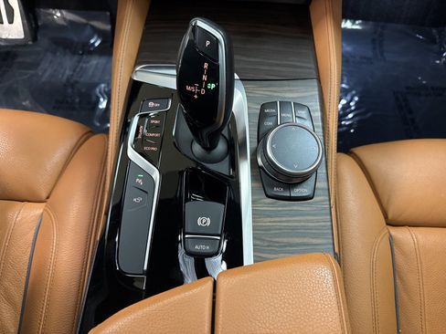 Used 2020 BMW M550i xDrive M550i xDrive w/ Executive Package image 27