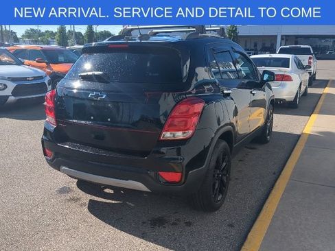 Used 2018 Chevrolet Trax LT w/ Sun & Sound Package FWD image 8