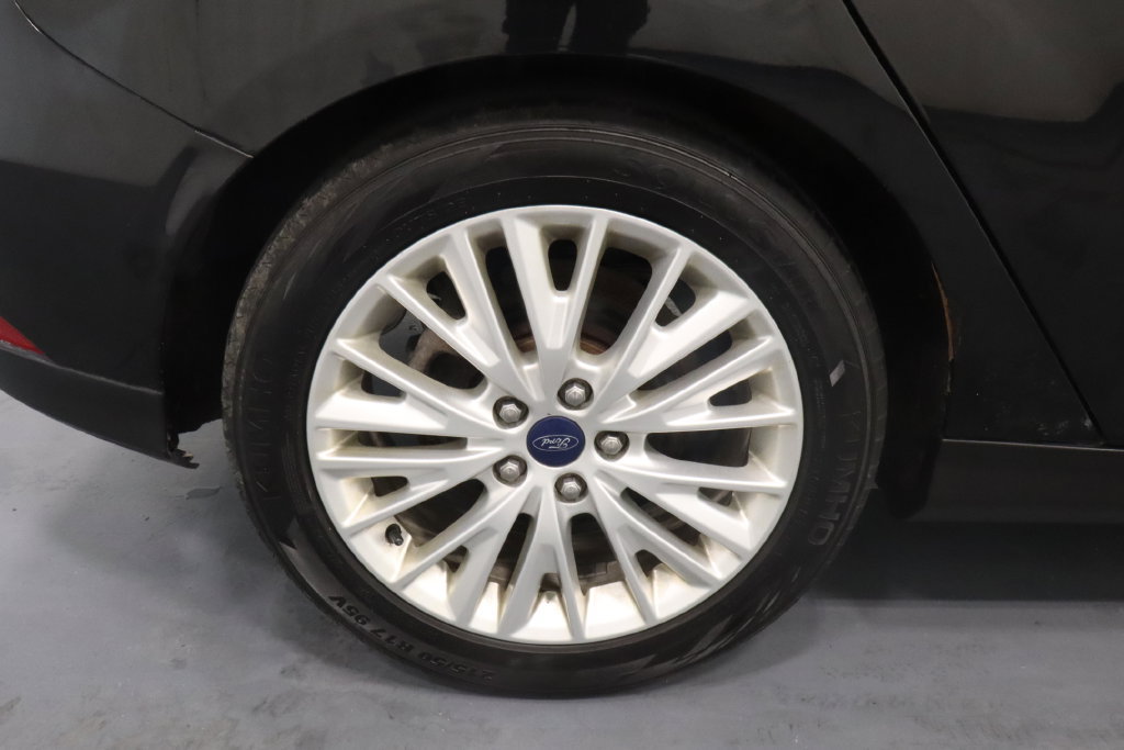 Used 2015 Ford Focus Titanium FWD image 26