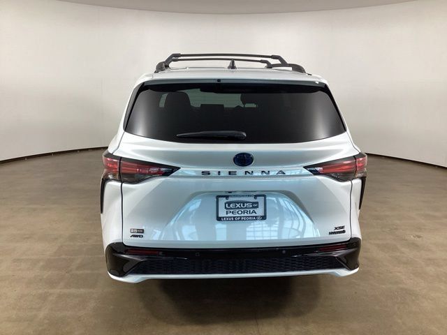 Used 2023 Toyota Sienna XSE AWD/4WD image 6