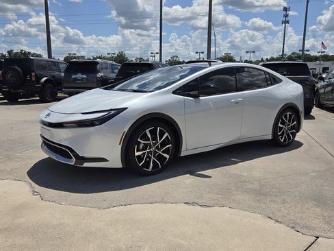 Used 2024 Toyota Prius Prime FWD image 3