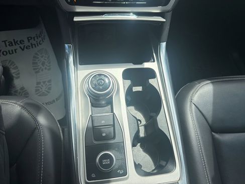 Used 2022 Ford Explorer XLT w/ Equipment Group 202A AWD/4WD image 26