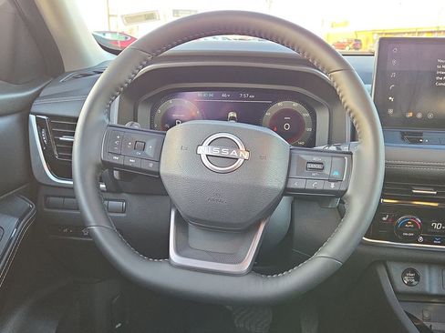 Used 2025 Nissan Rogue SL w/ SL Premium Package image 26