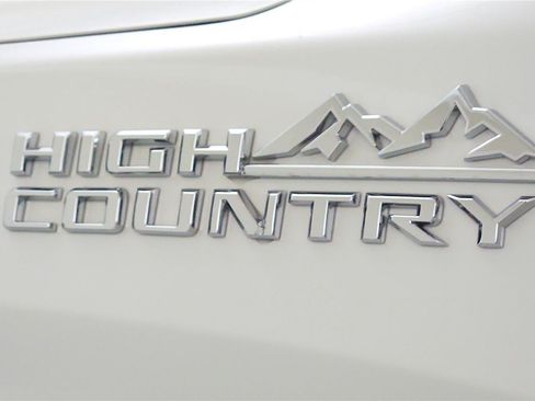 Used 2024 Chevrolet Silverado 1500 High Country w/ Technology Package AWD/4WD image 9