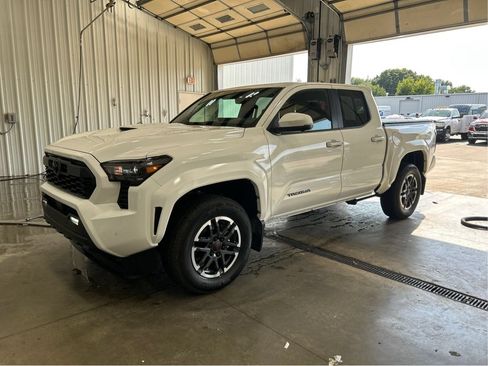 Used 2026 Toyota Tacoma TRD Sport w/ TRD Sport Premium Package AWD/4WD image 1
