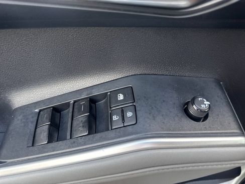 Used 2022 Toyota Highlander XLE FWD image 21