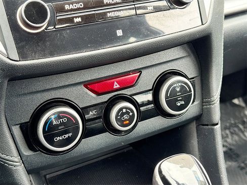 Used 2020 Subaru Impreza 2.0i Limited image 15