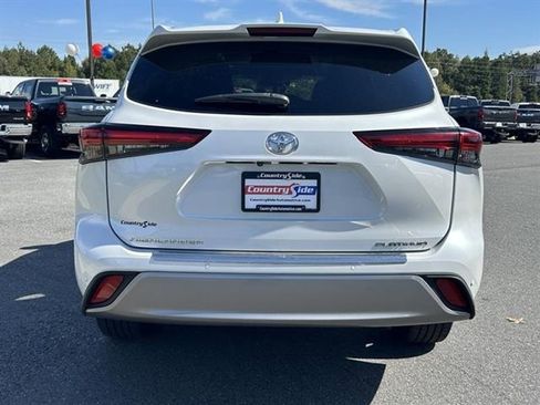 Used 2023 Toyota Highlander Platinum image 7