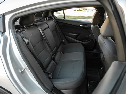 Used 2019 Chevrolet Cruze LT w/ Convenience Package FWD image 36