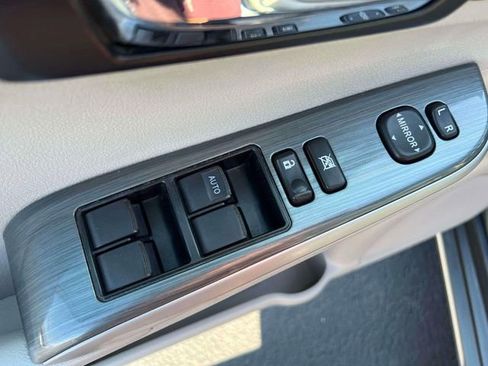 Used 2012 Toyota Camry XLE w/ Leather Pkg FWD image 21