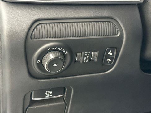 Used 2023 Jeep Grand Wagoneer L Series II AWD/4WD image 16