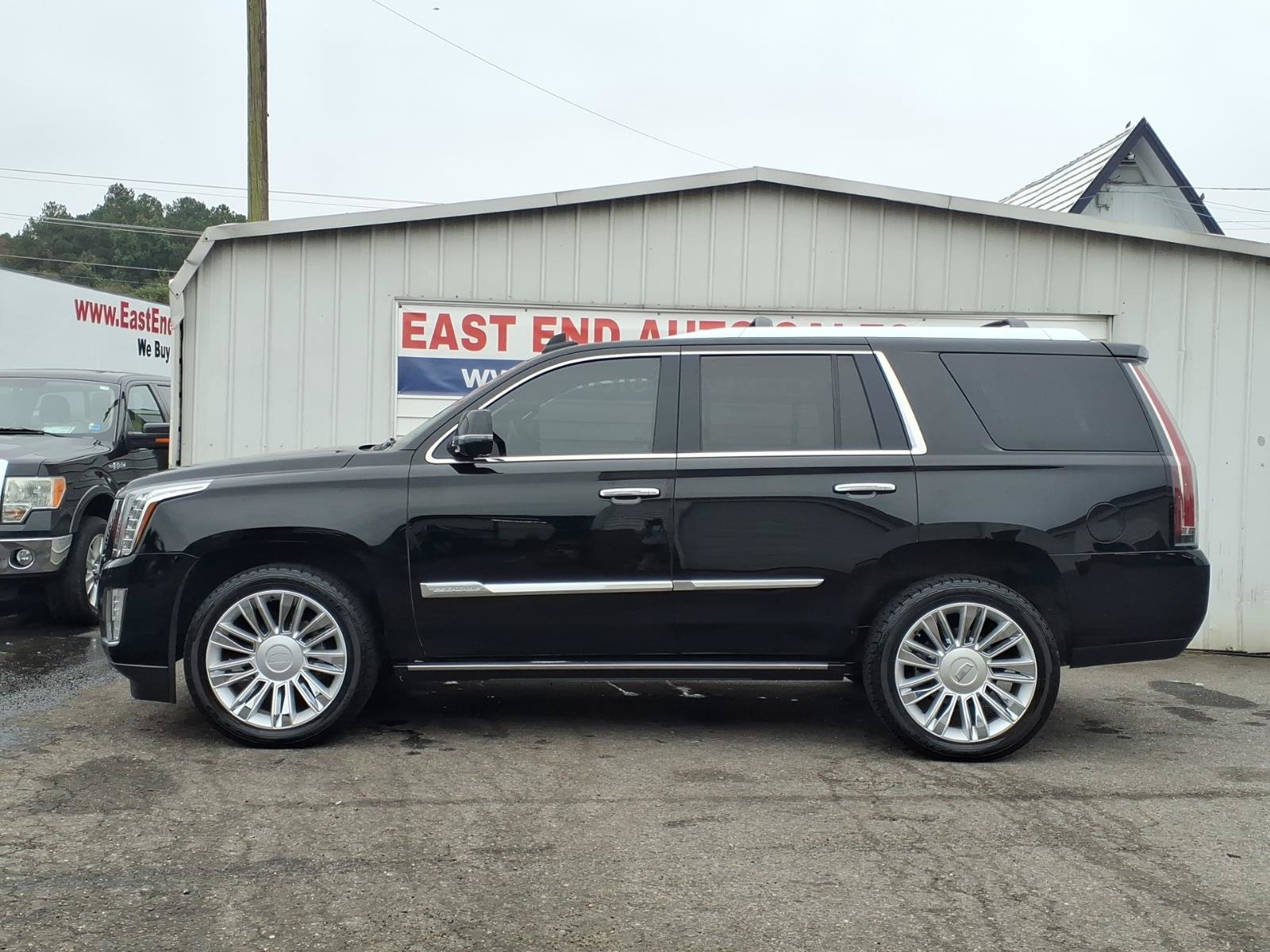 Used 2016 Cadillac Escalade Platinum AWD/4WD image 2