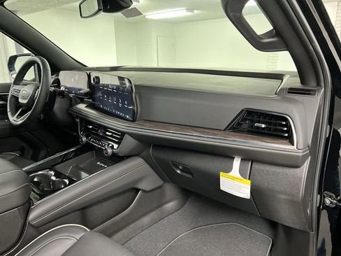 New 2025 Chevrolet Suburban Premier image 29